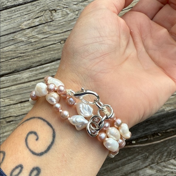 Elegant Pearl Necklace - Picture 8 of 8